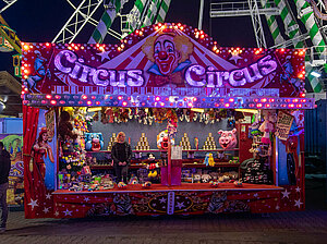 Circus Circus-Pfeilwerfen / Mareike Gärtner (Halle)