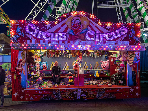 Circus Circus-Pfeilwerfen / Mareike Gärtner (Halle)