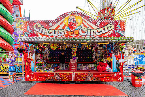 Circus Circus/Pfeilwerfen / Gärtner. Martieke