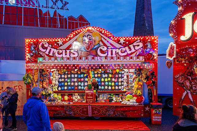 Circus Circus/Ballwerfen / Mareike Gärtner (Halle/Saale)